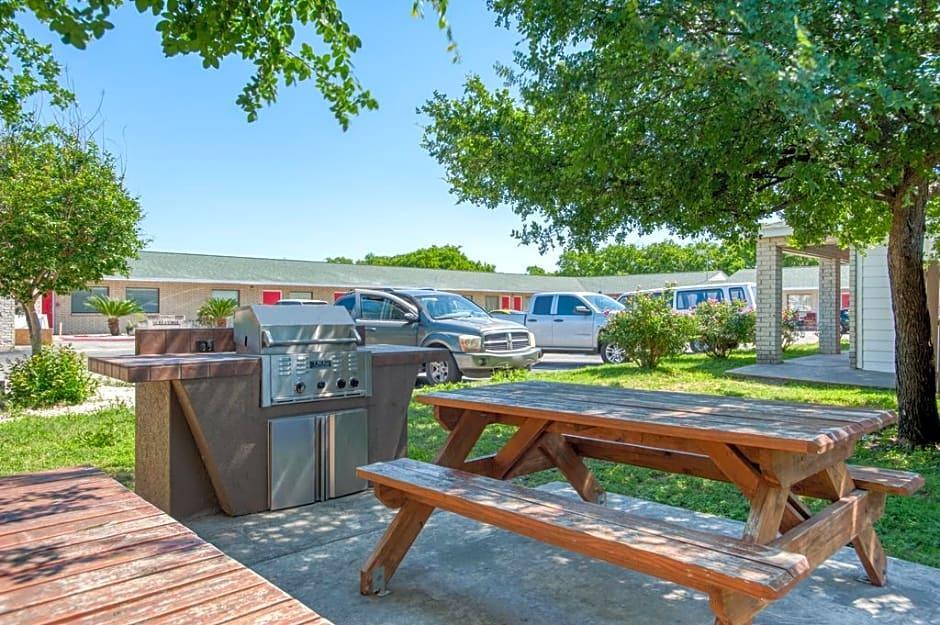 Oyo Hotel San Antonio Near At&T Center Exterior photo